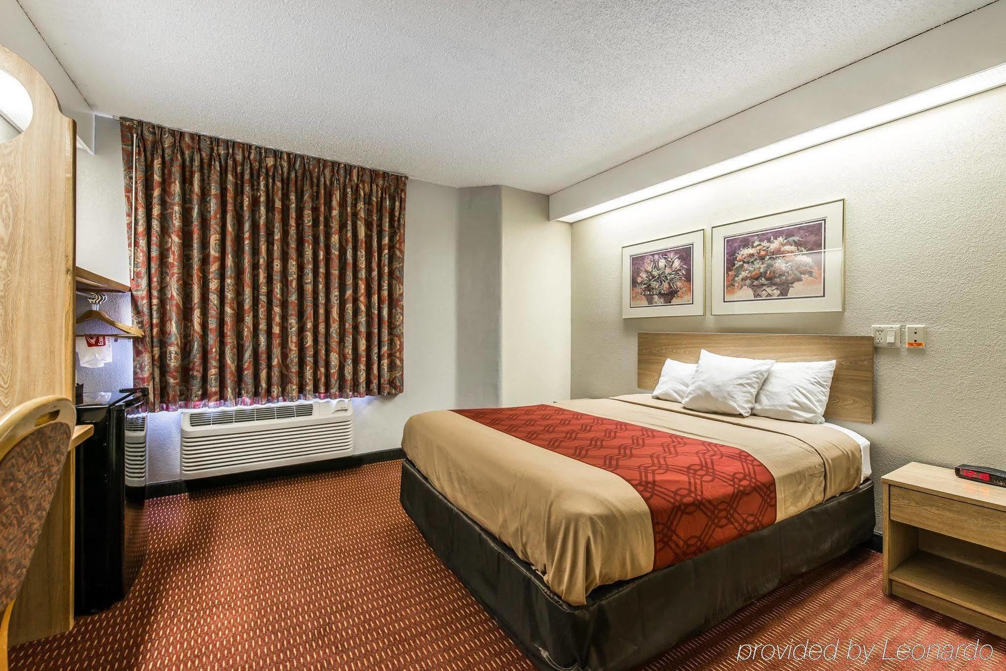 Days Inn By Wyndham Thornton Exterior photo